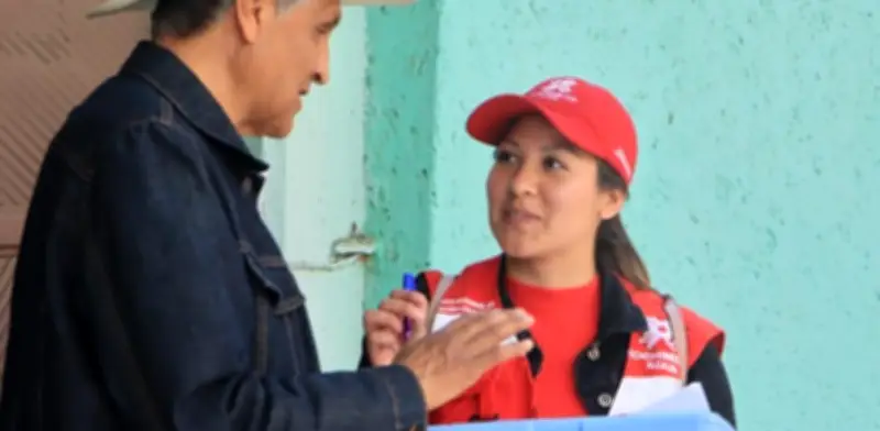 Operativo de chatarrización en Xochimilco retira vehículos abandonados para mejorar seguridad vial