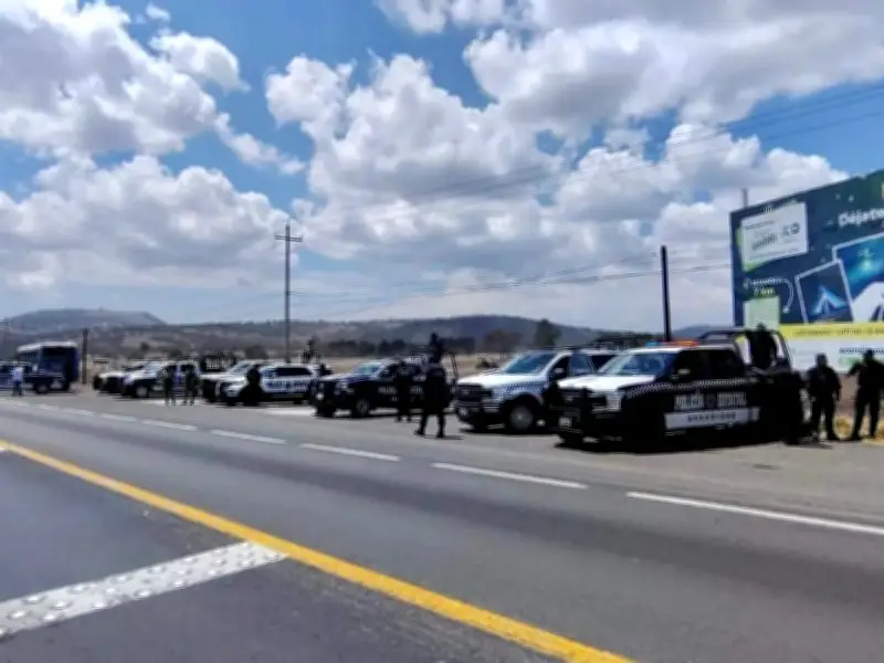 Operativo de seguridad en carretera México-Veracruz por bloqueo de campesinos en Tlaxcala