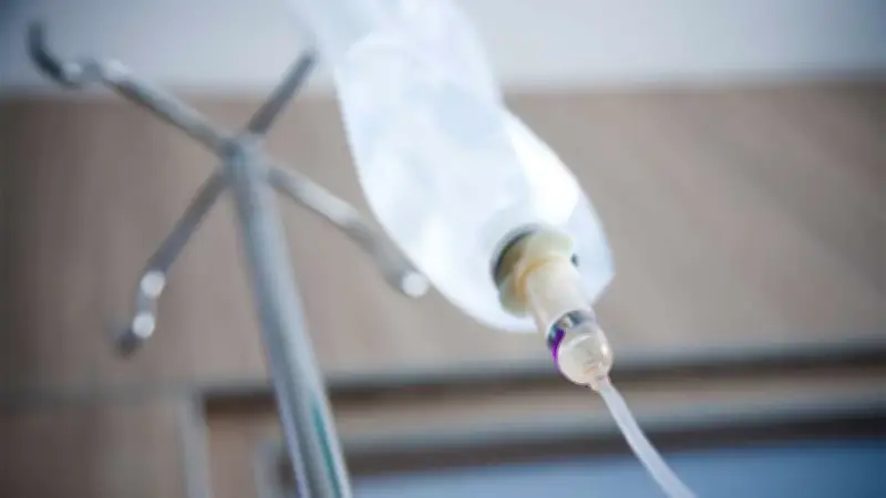 Paciente denuncia graves irregularidades en clínica de sueros vitaminados en Sonora