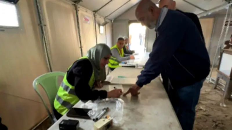 Palestinos acuden a urnas en primeras elecciones en 15 años