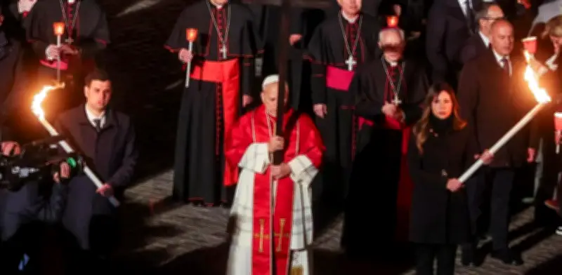 Papa León pide fin a guerra en Viernes Santo y advierte a líderes sobre rendición de cuentas