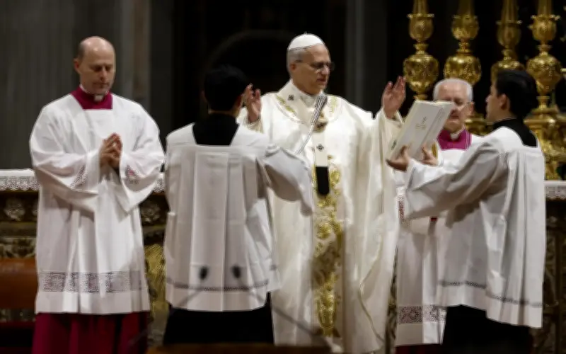 Papa León XIV condena la guerra en mensaje de Pascua durante su primera Vigilia Pascual