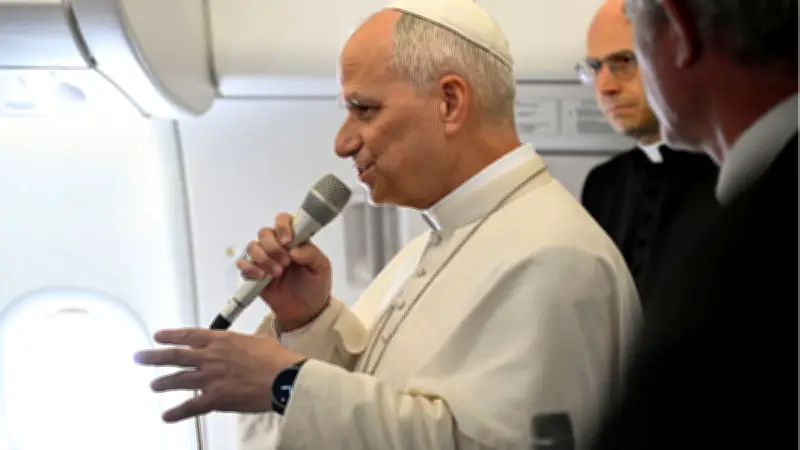 Papa León XIV pide trato digno y respeto humano para migrantes