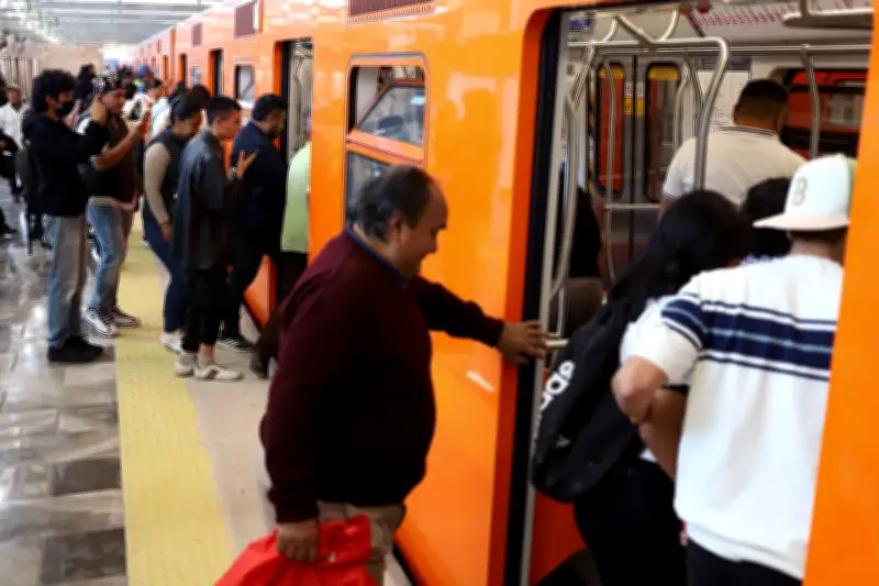 Paro Escalonado del Metro de CDMX Causa Caos con 75 Trenes Fuera de Servicio