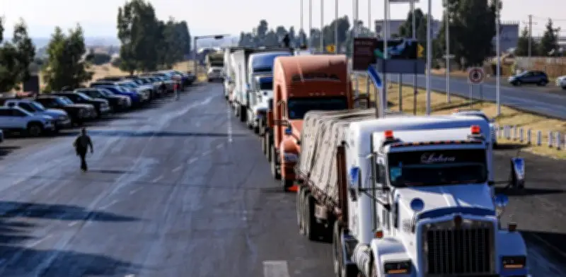 Paro nacional de transportistas y agricultores inicia este lunes con megabloqueos carreteros