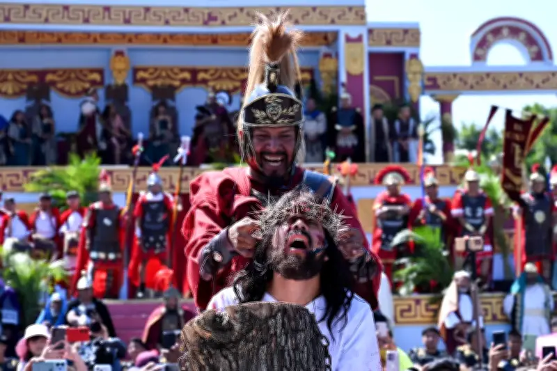 Pasión de Cristo en Iztapalapa: Devoción y Comercio en la Representación 183