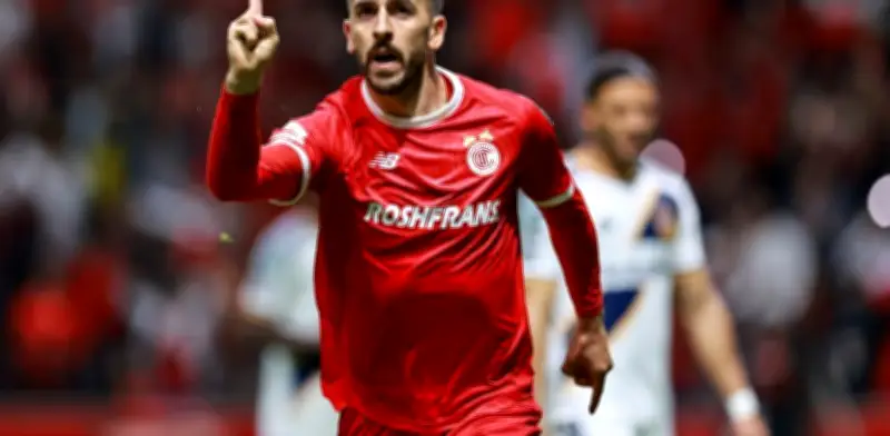 Paulinho incendia el Infierno: Hat-trick en goleada 4-2 de Toluca sobre Galaxy en Concacaf