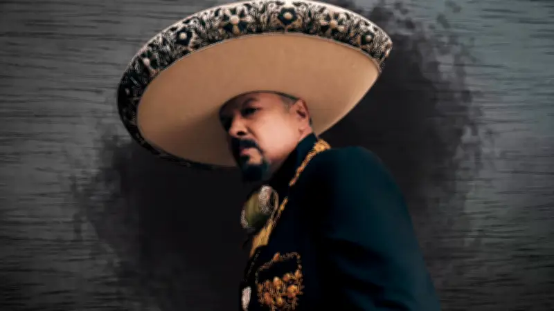 Público abuchea a Pepe Aguilar en concierto de Peso Pluma en Texas