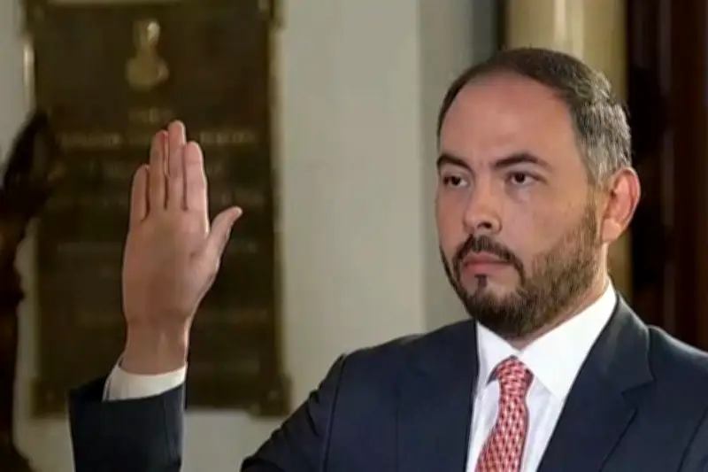 Perú designa a nuevo ministro de Defensa en medio de reestructuración gubernamental