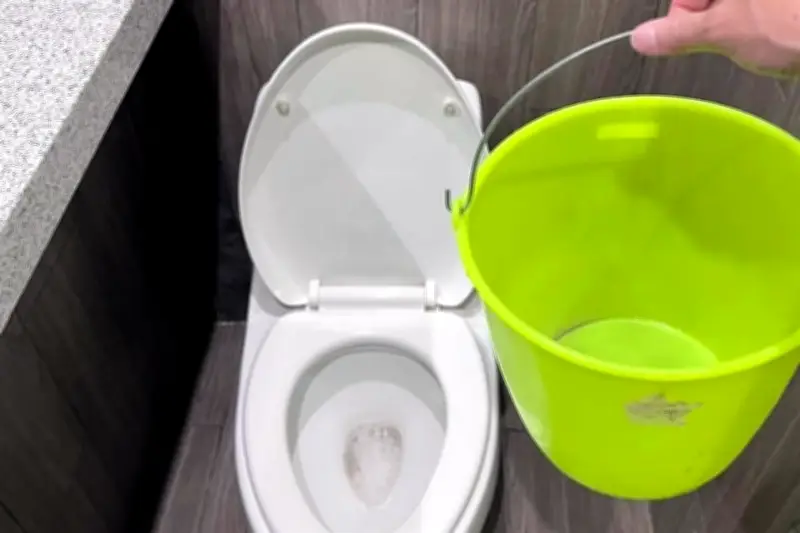 Persisten graves fallas en baños del Estadio Banorte, denuncian aficionados