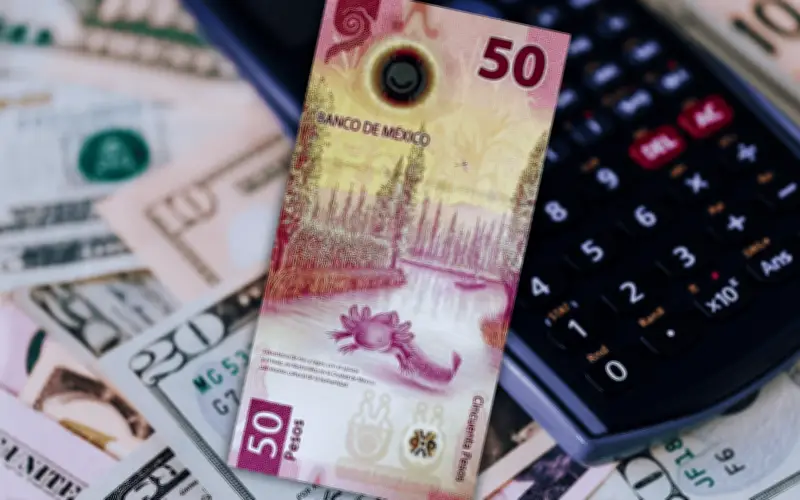 Peso Mexicano Cae Frente al Dólar por Tensiones Geopolíticas en Medio Oriente