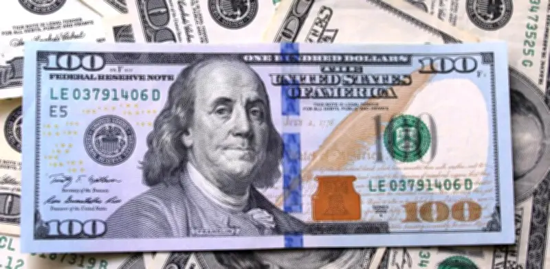 Peso Mexicano Extiende Ganancia: Dólar Cotiza en $17.34 Tras Cese al Fuego en Medio Oriente