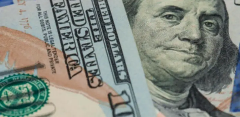 Peso Mexicano Gana Terreno: Dólar Cae a $17.84 por Expectativas de Paz en Medio Oriente