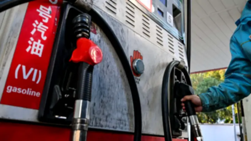 Petróleo cae y Bolsa sube tras reapertura del Estrecho de Ormuz anunciada por Irán