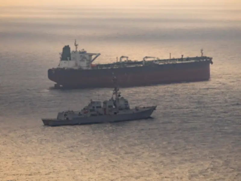 Petróleo sube 3.7% por salida de EAU de OPEP y guerra Irán