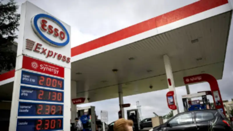 Petróleo sube por tensión en Medio Oriente y riesgo en el estrecho de Ormuz