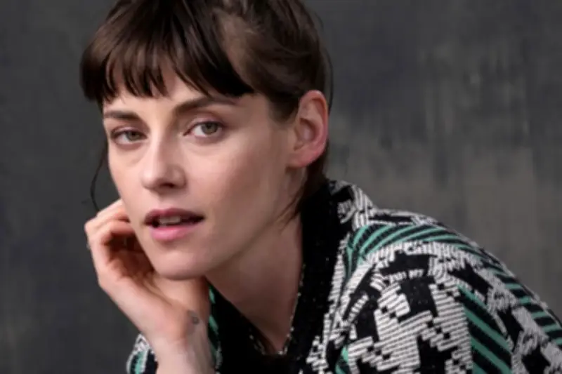 Phoenix Stewart y más de mil accionistas rechazan fusión Paramount-Warner