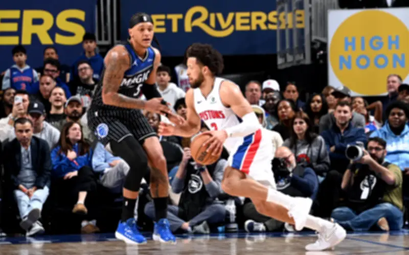 Pistons vencen a Magic y evitan eliminación en juego 5