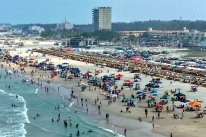 Playa Miramar en Tampico recibe a 118 mil turistas en temporada vacacional