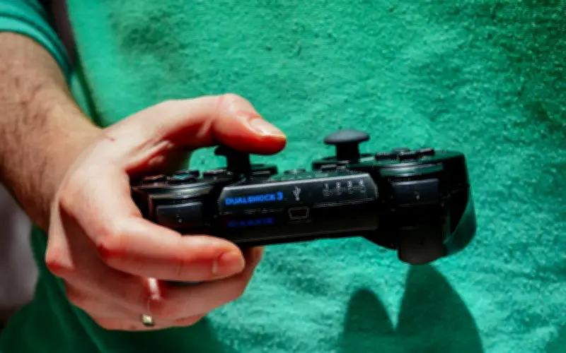 PlayStation Plus Anuncia Tres Juegos Estelares para Abril 2026: Una Aventura Épica