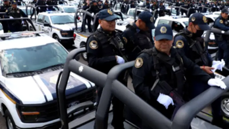 Policía cae de patrulla en movimiento durante operativo en GAM; video viral