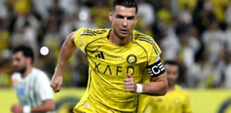 Polémica arbitral sacude la Saudi Pro League: Al-Ahli acusa favoritismo hacia Cristiano Ronaldo