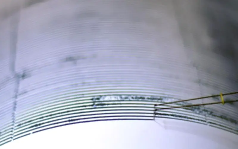 Potente sismo de 7.4 grados sacude Indonesia; activan alerta de tsunami en tres países