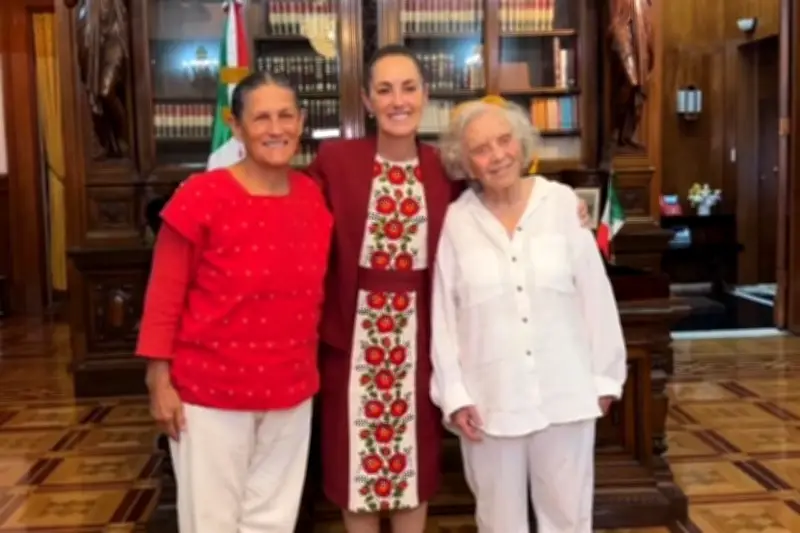 Presidente Sheinbaum Recibe a Elena Poniatowska en Palacio Nacional con Honores