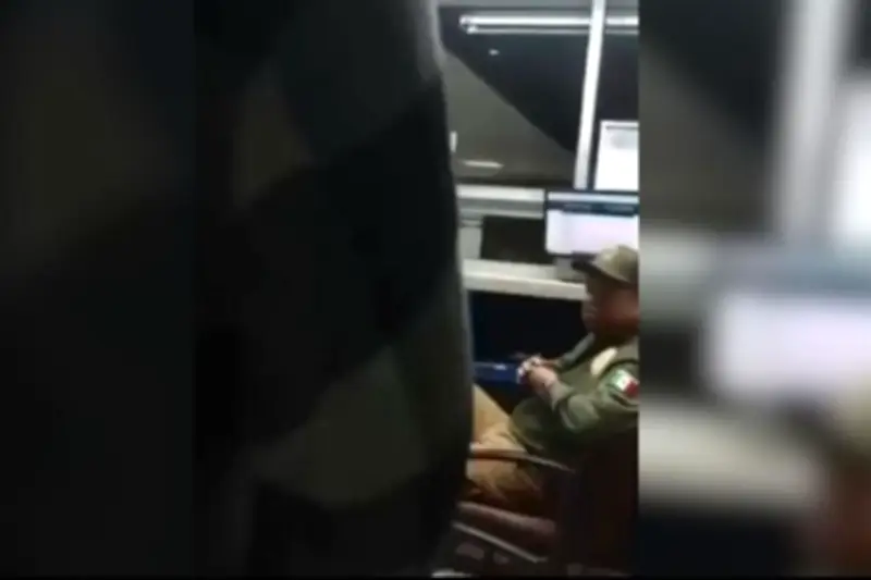 Procesan a agentes de Migración por solicitar sobornos a migrantes