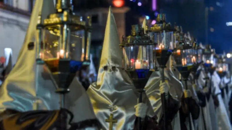 Procesión del Silencio 2026: Guía Completa de Ciudades y Horarios para Semana Santa