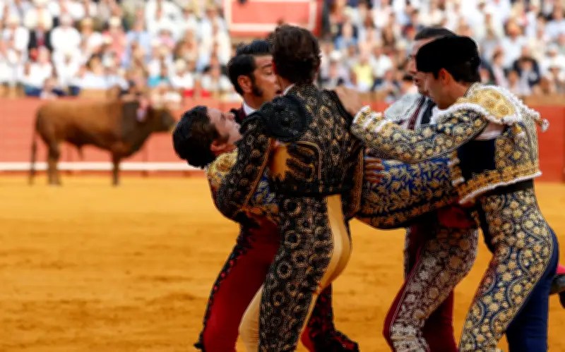 Pronóstico 'muy grave' para Morante de la Puebla tras brutal cornada en Sevilla