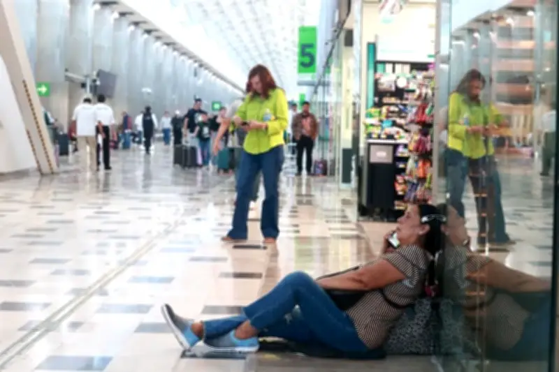 Proponen multar sobreventa de vuelos en México