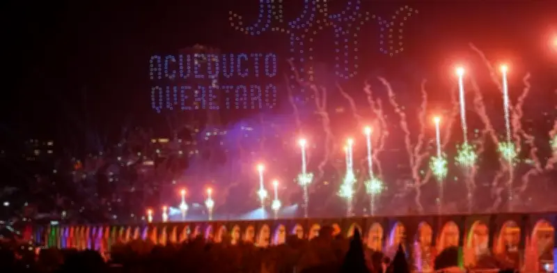 Querétaro ilumina 300 años del Acueducto con espectáculo masivo