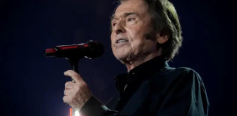 Raphael regresa triunfal al Auditorio Nacional tras superar su linfoma cerebral