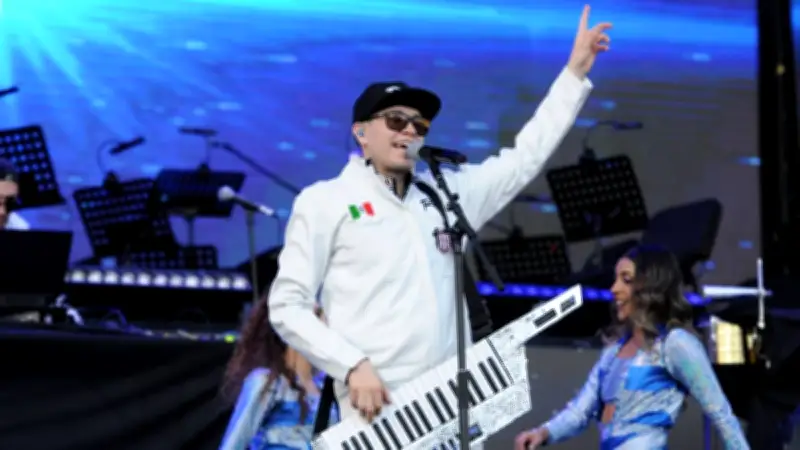 Raymix, el Rey de la Electrocumbia, denuncia robo en camerino durante show en Puebla