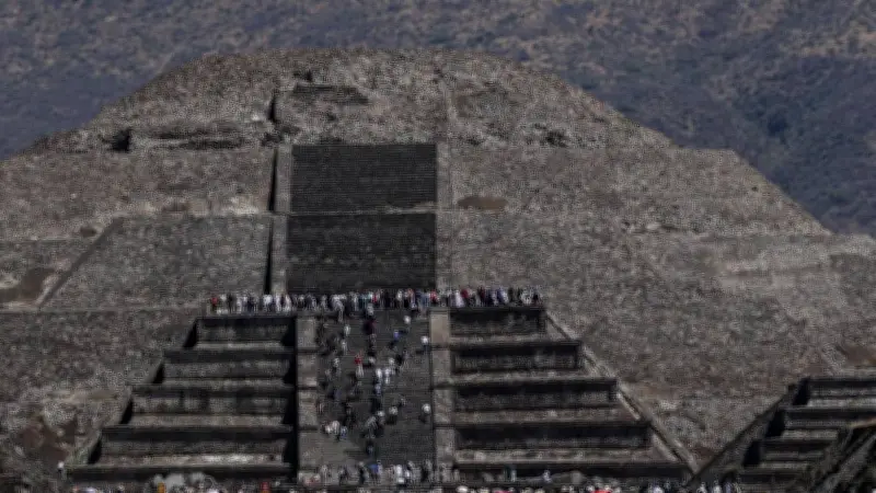 Reabren Teotihuacán: manchas de sangre aún impactan a turistas