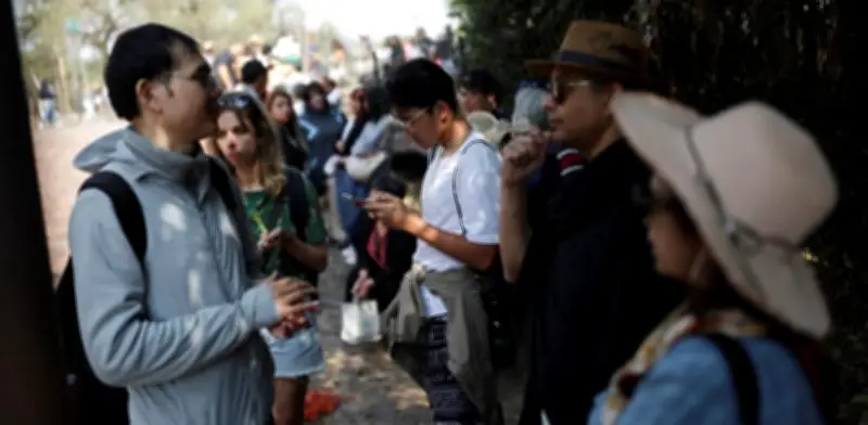 Reapertura de Teotihuacán se retrasa tres horas; turistas esperan en fila