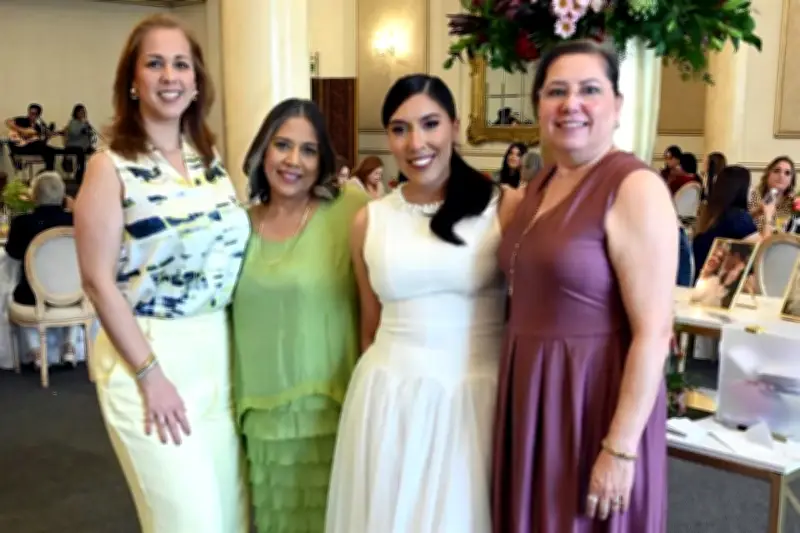 Regina Macías y su novia Isela Álvarez protagonizan emotiva boda en México