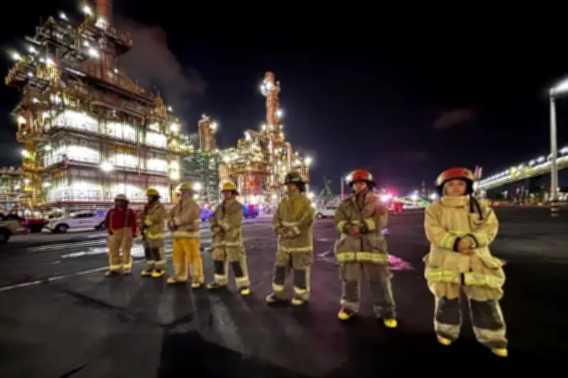 Reportan incendio controlado en refinería Dos Bocas; autoridades revisan daños