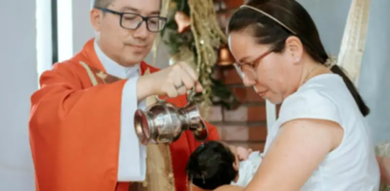 Requisitos y responsabilidades para ser padrino de bautizo en México
