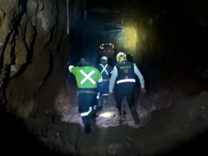 Rescatan con vida a segundo minero en Sinaloa tras 13 días atrapado