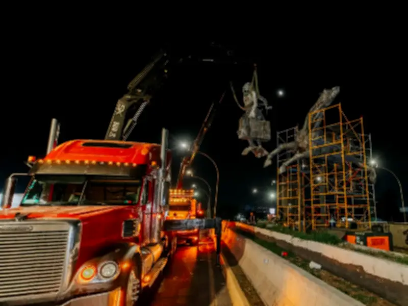 Retiran esculturas monumentales de Guadalajara para reubicarlas en corredor cultural