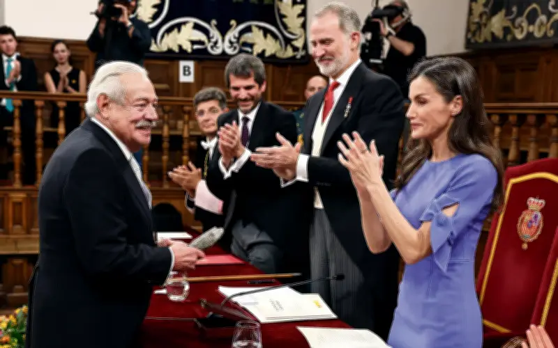 Reyes de España entregan Premio Cervantes 2025 al mexicano Gonzalo Celorio