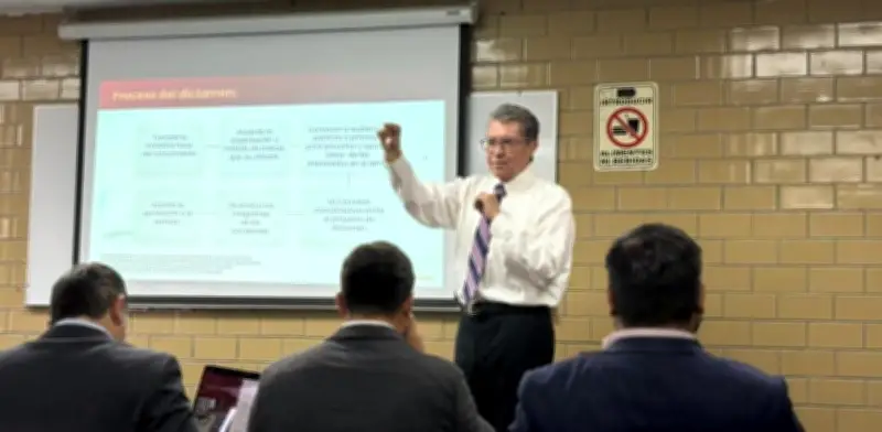Ricardo Monreal obtiene calificación perfecta como docente en la UNAM