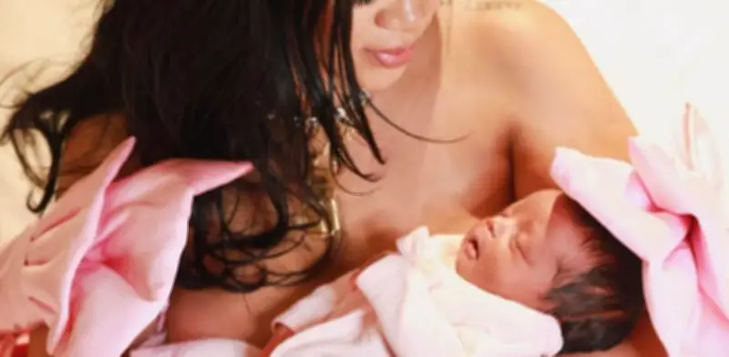 Rihanna presenta a su hija Rocki en exclusiva portada de W Magazine