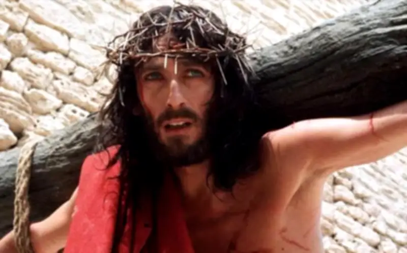 Robert Powell: El actor cuya imagen quedó ligada para siempre a Jesús de Nazaret