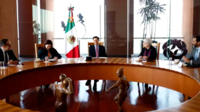 Roberto Velasco dialoga con directivos de la Cancillería previo a su ratificación en el Senado