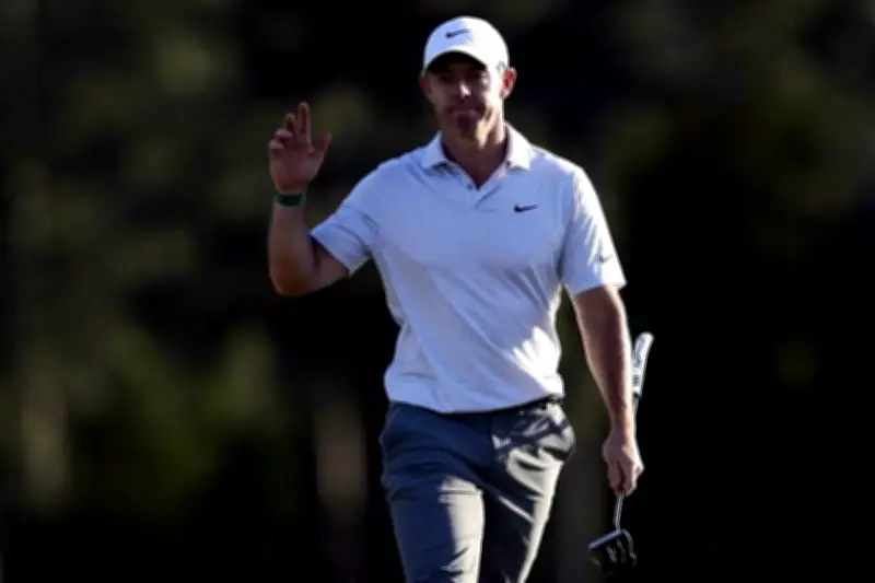 Rory McIlroy lidera con récord en el Masters; Abraham Ortiz no supera el corte