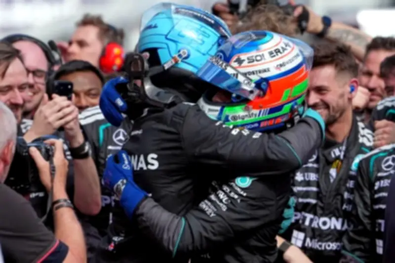 Russell elogia a Antonelli, pero el joven piloto solo piensa en el campeonato