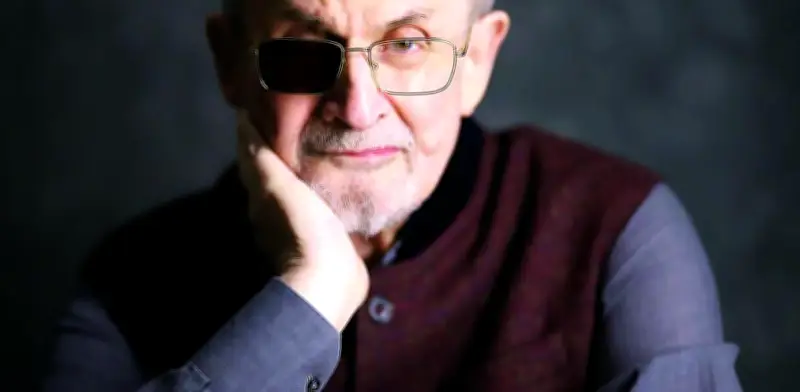 Salman Rushdie revela su visión del arte: Goya, Velázquez y la pintura que llevaría a casa